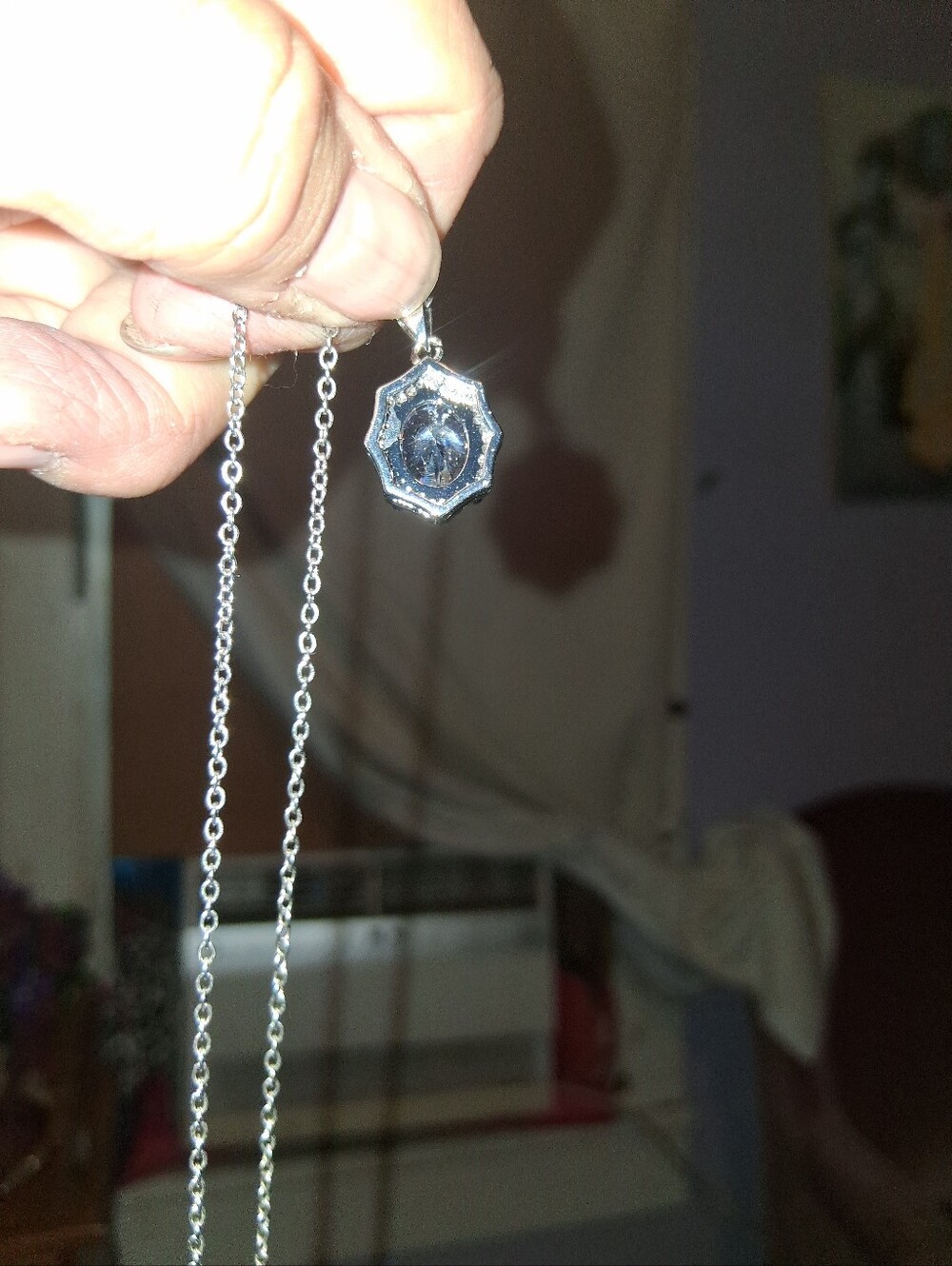 2 Kt Diamond Pendant And Chain - Picture 2 of 4